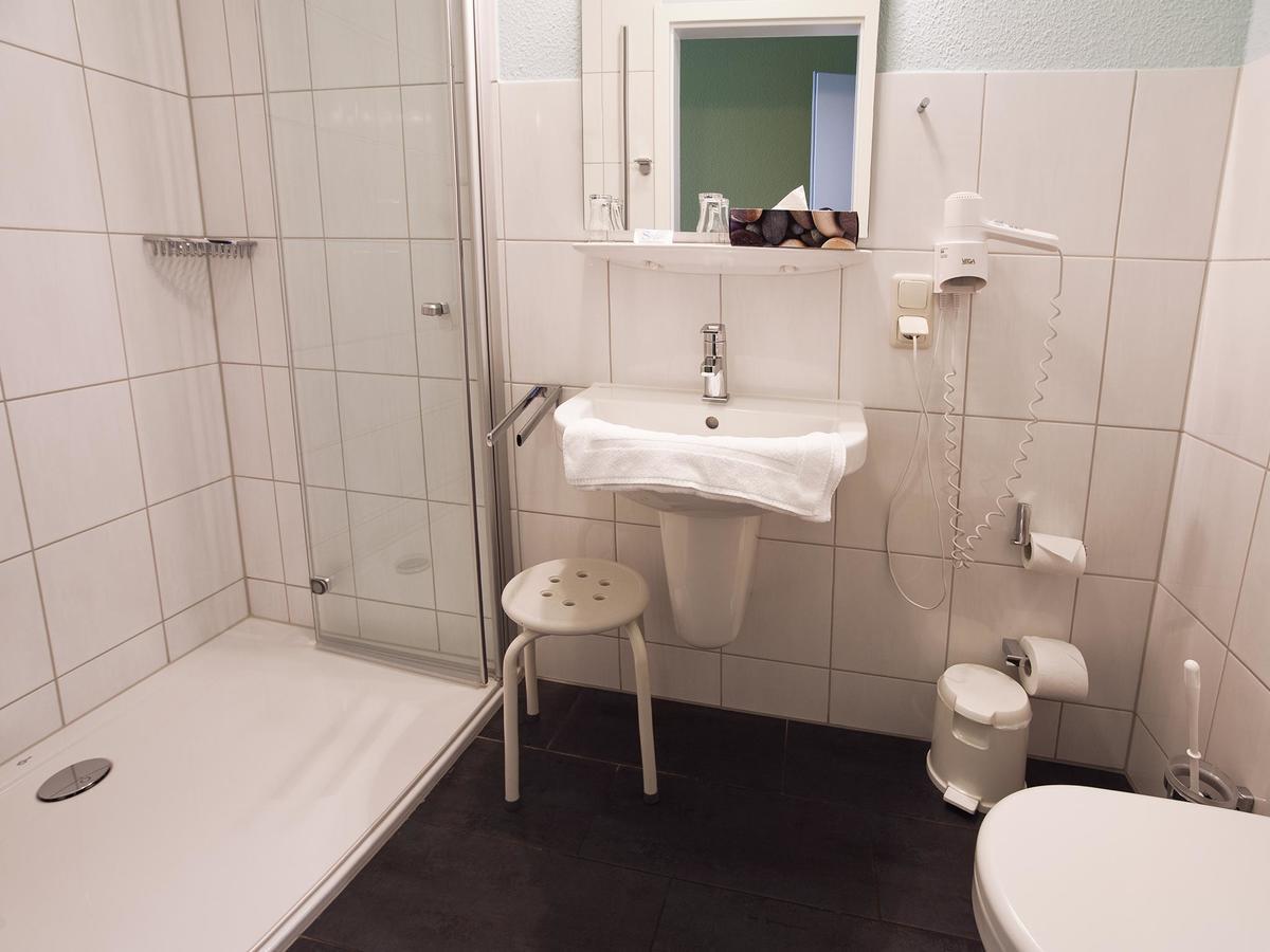 Hotel Zum Herrenhaus Behringen  Buitenkant foto