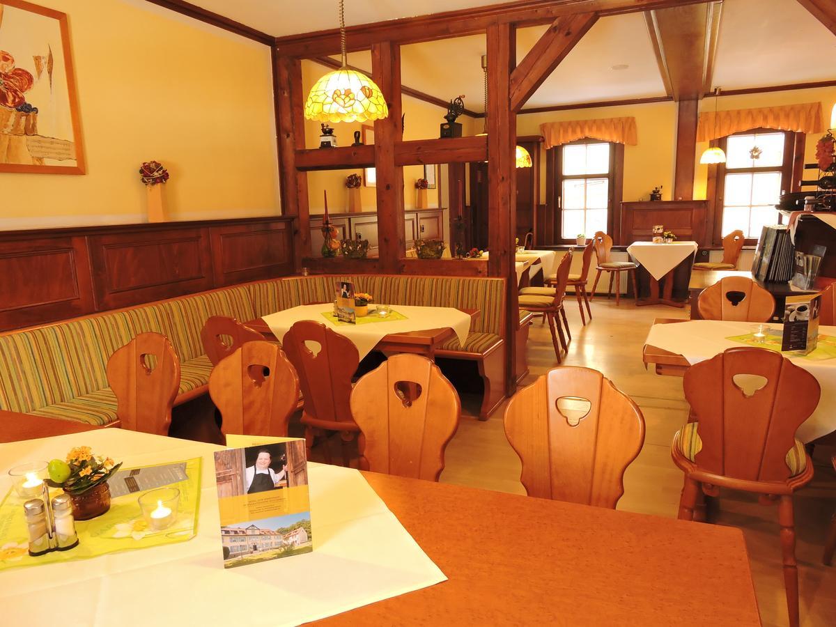 Hotel Zum Herrenhaus Behringen  Buitenkant foto