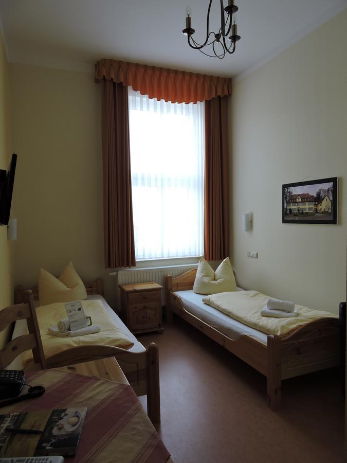 Hotel Zum Herrenhaus Behringen  Buitenkant foto
